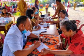 PKK Gianyar beri vaksin influenza kepada 100 lansia