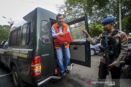 Sidang tuntutan Iwa Karniwa