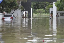 BANJIR KAMPUNG MAKASAR JAKARTA TIMUR Page 1 Small