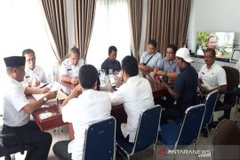 Dinilai terlibat pengajian Tariqot yang mengajarkan ajaran sesat. Kades Rumbio diberhentikan
