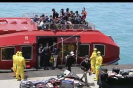 Evakuasi kru kapal World Dream