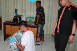 Alasan jengkel, seorang penumpang sebut isi koper bom