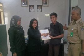 Pemkot Surabaya bantu siswa SMPN 36 yang menghidupi diri sendiri