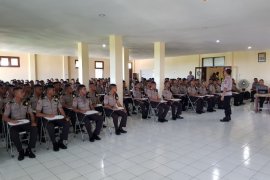 Wakapolda Malut bekali ratusan Bintara Polri