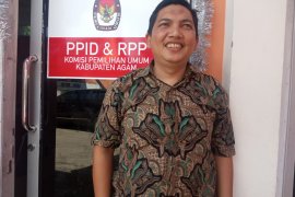 Setelah diperiksa KPU Agam 1.361 KTP dukungan pasangan Suhatril-Toni hangus