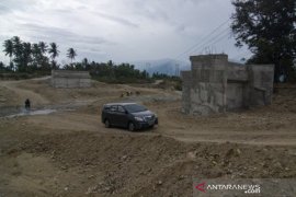 Pembangunan jembatan penghubung huntap di Sigi terbengkalai Page 1 Small