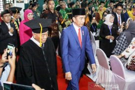 Jokowi hadiri pengukuhan Kiai Asep Saifuddin sebagai guru besar