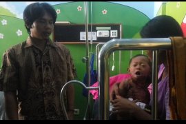 Bayi tersiram air panas dapat bantuan dari AKRAP