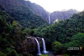 Membiasakan para siswa di sekitar Geopark Ciletuh untuk meminimalisasi sampah plastik