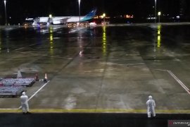 69 WNI ABK Diamond Princess turun dari Pesawat Garuda