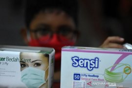 Masker mulai langka di Padang akibat isu virus corona