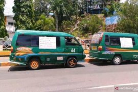 Sopir angkot 'ngeluruk' dewan soal angkutan desa