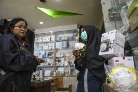Jual masker mahal terkait isu corona, siap-siap ijin apotek dicabut