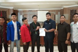 Mahasiswa audiensi dengan Ketua DPRD Banjarbaru