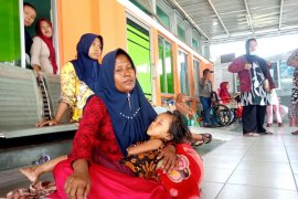 Seorang balita tiga hari tak makan akibat tertelan uang koin