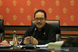 Wagub minta masker bekas pakai dipotong agar tak disalahgunakan