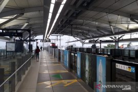 MRT Jakarta periksa suhu penumpang di Stasiun Lebak Bulus