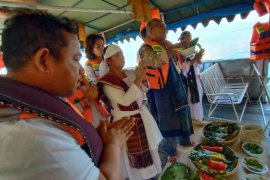 Tim kreatif Poldasu ski air gelar Mangelek Tao Toba