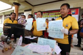 Ungkap kasus pemalsuan dokumen