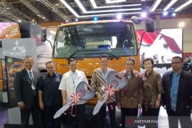 KTB kirim dua unit Colt Diesel untuk PMI dan SMK