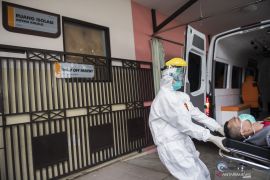 Jangan panik berlebihan soal virus corona