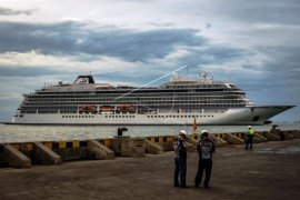 Kapal Pesiar Viking Sun Bersandar di Semarang