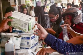 PT RNI sebut lapisan dalam masker yang diimpor dari luar negeri merupakan komponen krusial