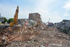 Pembongkaran 21 ruko di bantaran Kali Jompo Jember tuntas