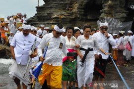 Bupati Tabanan lanjutkan "wisata spiritual" sesudah Galungan-Kuningan