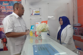 Andre Rosiade sidak persediaan masker di Apotek Kimia Farma (Video)