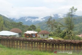 Pemkab Tolikara bangun honai masyarakat dari konstruksi baja ringan