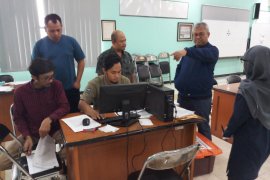 Sambangi KPU Sidoarjo, Arief Budiman ingatkan tiga hal terkait pilkada