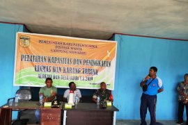 Bhabinkamtibmas latih kapasitas  anggota Linmas Kampung Nawaripi