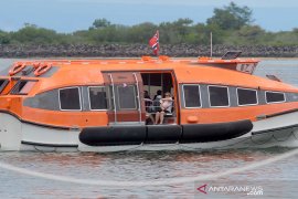 Kapal Pesiar "Viking Sun" turunkan penumpang di Benoa-Bali (video)