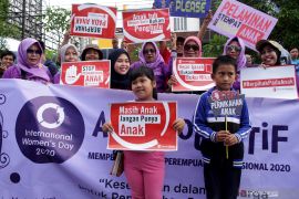 LSM: Negara harus tindak promosi pernikahan anak