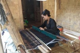 Di saat pengrajin kain tenun Badui kembali meningkat