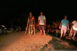 Kodim 1314/Gorontalo Utara kerahkan personel amankan jalan amblas