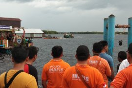 Gubernur  pantau pencarian korban tabrakan speed boat