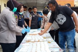 Polda Kalsel lakukan tes urine anggota deteksi penyalahgunaan narkoba