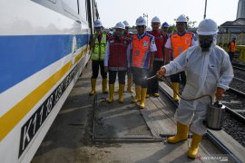 Antisipasi Penyebaran Virus Covid-19 di LRT Page 3 Small