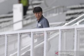 Shin Tae-Yong menyaksikan laga PSM Makassar Page 1 Small