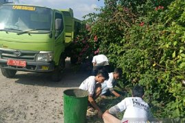 Polisi berdayakan puluhan preman bersihkan Sungai Deli Medan