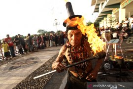 Atraksi Api di Banjarmasin