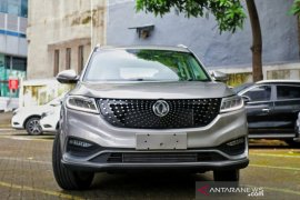 Lebih dekat DFSK Glory I-Auto yang canggih