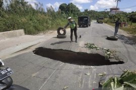 Wagub minta segera tangani jalan nasional yang ambles
