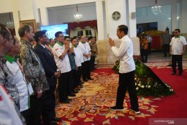 Presiden tanyakan alasan petani enggan menanam buah tropis