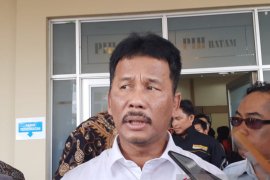 Batam larang rapat di ruang tertutup demi hindari COVID-19