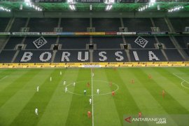 Bundesliga dimainkan tanpa penonton akibat wabah corona