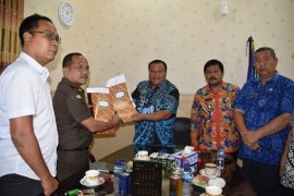 Dukung kelancaranan tugas, Kejari Sibolga terima mobnas dari Pemkot Sibolga