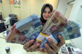 Rupiah Senin pagi anjlok mencapai Rp16.375